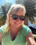 Julie W., 58, Wakefield